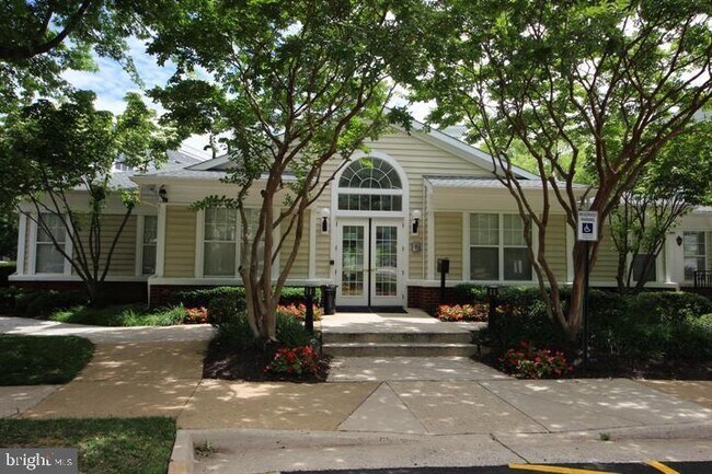 Building Photo - 1645 International Dr