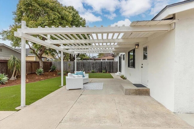 Building Photo - 2612 Davis Ave