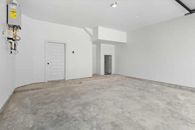 Building Photo - 2929 El Fenice Ln