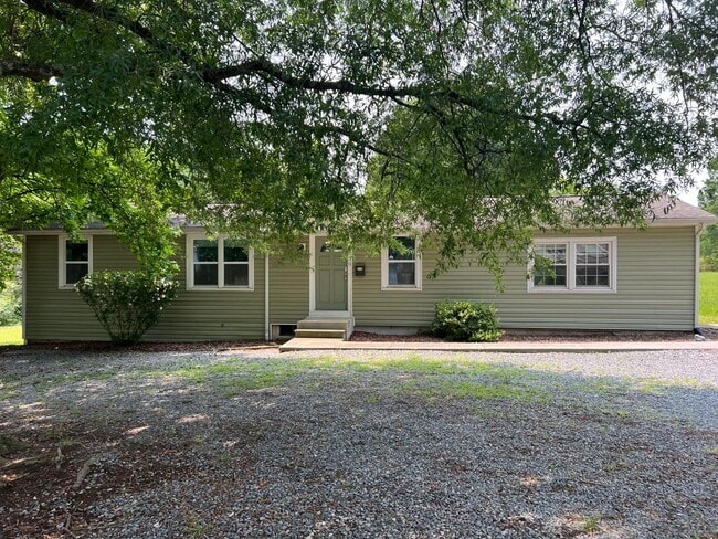 Building Photo - Stunning 4BR/2BA Home in Charlotte!