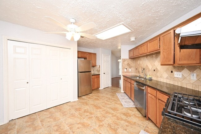 Building Photo - 3551 Santa Rosa Ln