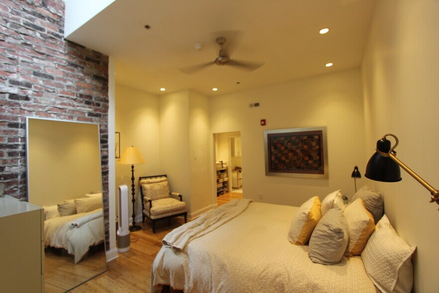 Bedroom - 139 7th St