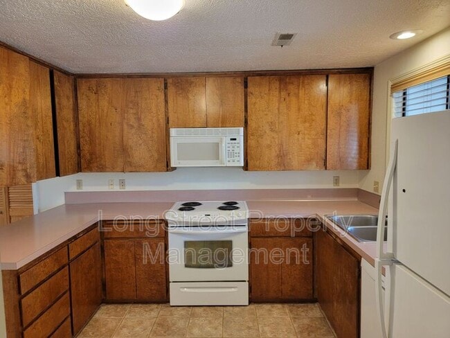 Building Photo - 3947 NW Tamarack Dr