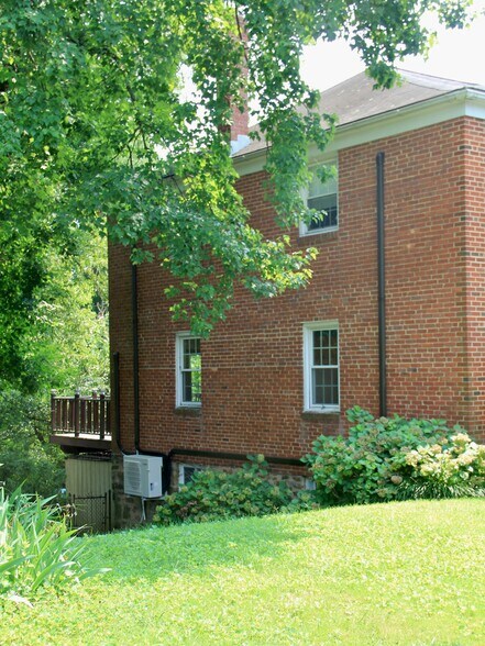 Building Photo - 6107 Maylane Dr