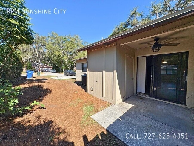 Building Photo - 427 6th Ave NE