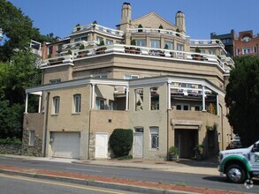 Building Photo - Luxury Two Bedroom Georgetown Apartment wi...