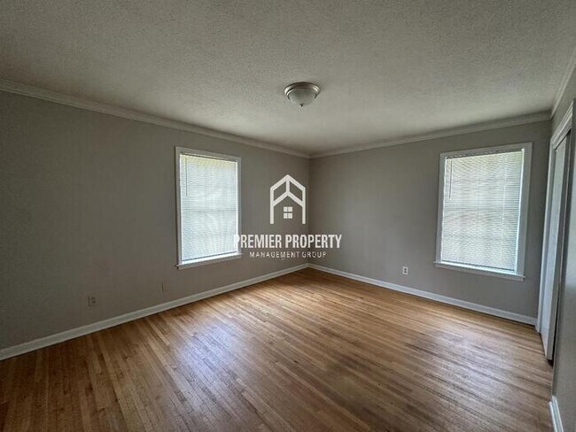 Building Photo - 5288 Oak Meadow Ave