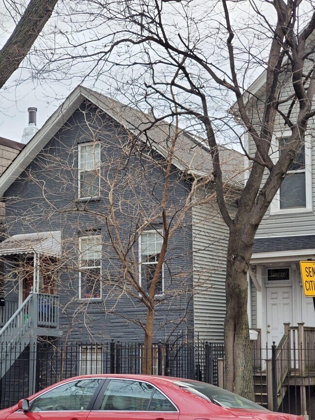 2076 N Campbell Ave 2076 N Campbell Ave Chicago IL 60647 Apartment