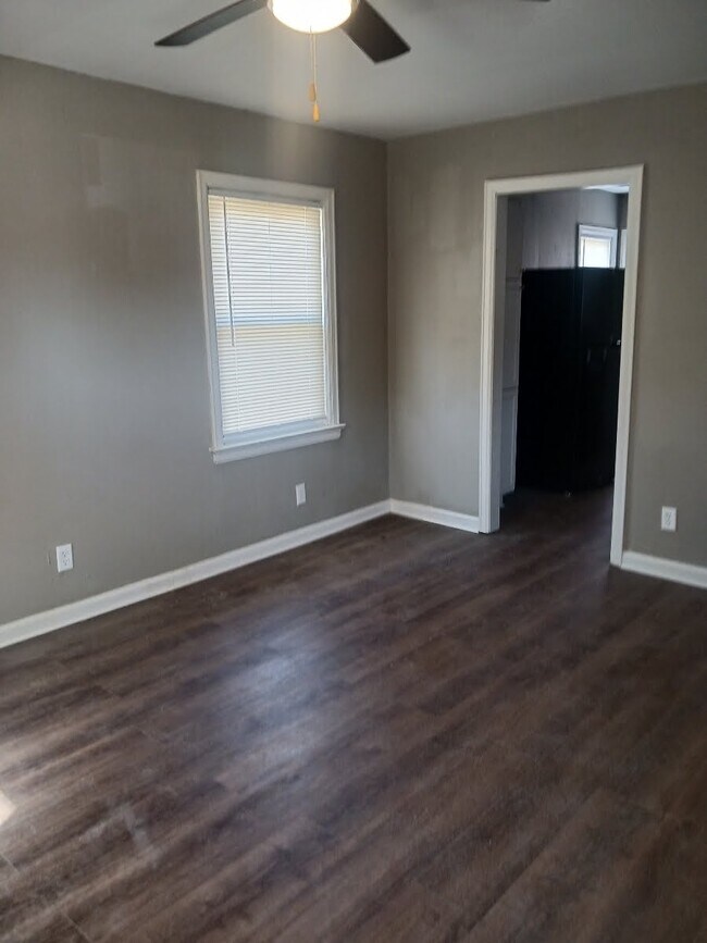 Primary Photo - 435 N Mathewson Ct