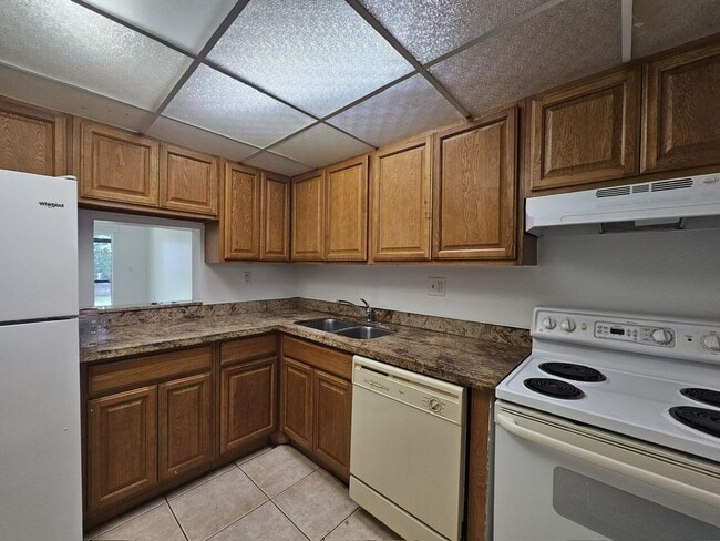 Building Photo - 8020 Fairview Dr