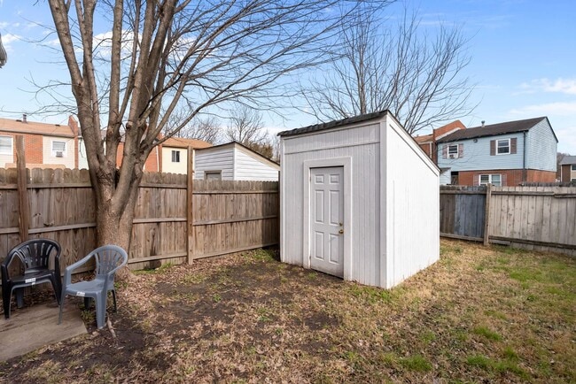 Building Photo - Now Available in Norfolk – Move-In Ready Townhouse!