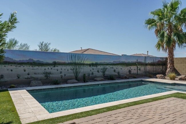 Building Photo - 18215 W Desert Sage Dr