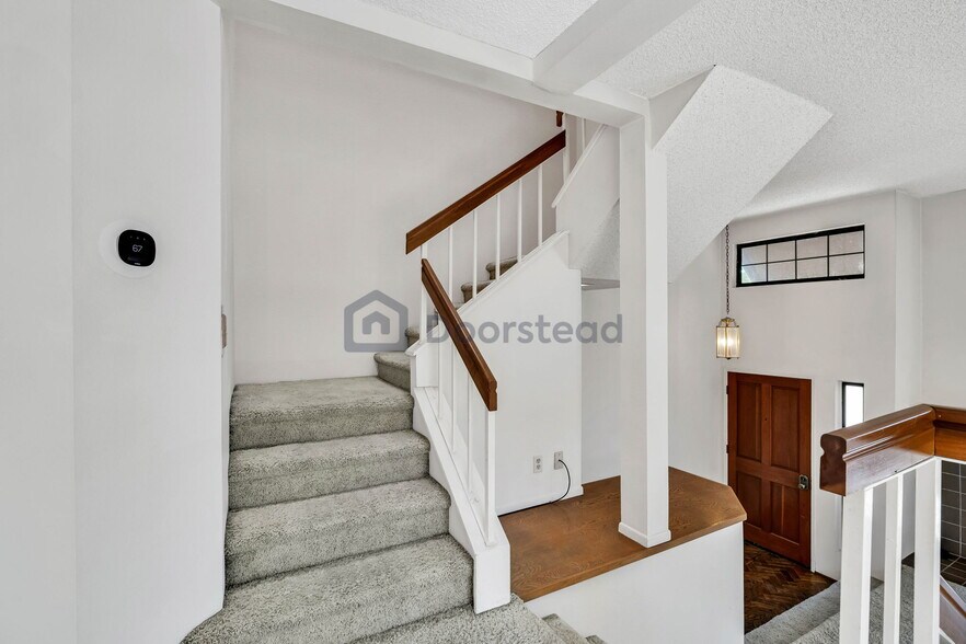 Building Photo - 1 Deerpath Pl