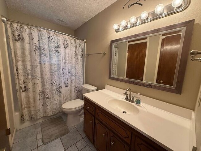 Building Photo - Pensacola - 32526- 4 bedroom, 2 bathroom - pool and lawn care included