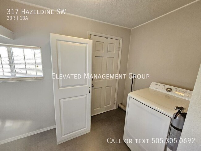 Building Photo - 317 Hazeldine Ave SW