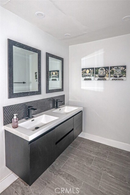 Building Photo - 68347 Descanso Cir