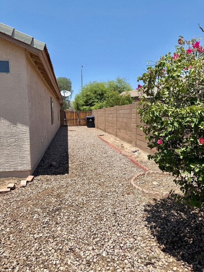 Building Photo - Golf Course Lot!