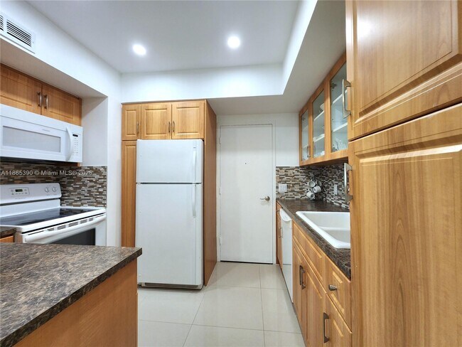 Building Photo - 3505 S Ocean Dr