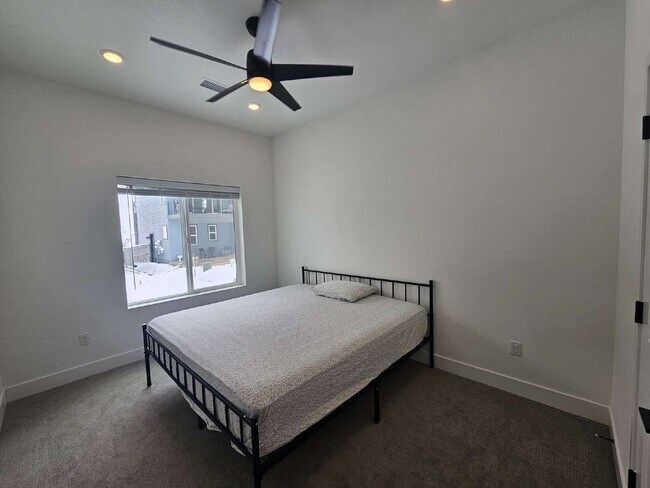 Building Photo - 12065 Amplify Cir