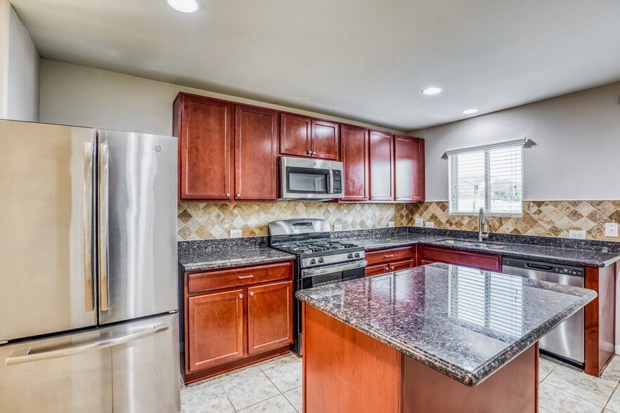 Building Photo - 6450 Dayridge Ln