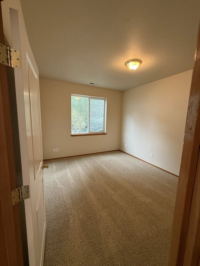 Building Photo - 2117 NE 81st Ave
