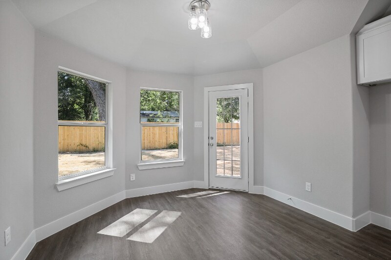 Building Photo - 2327 Harding St