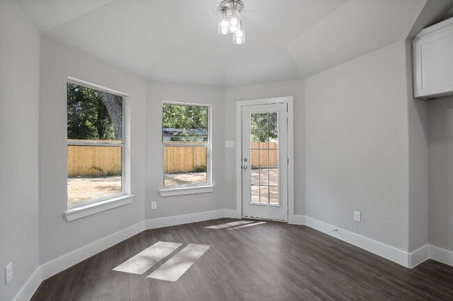 Building Photo - 2327 Harding St