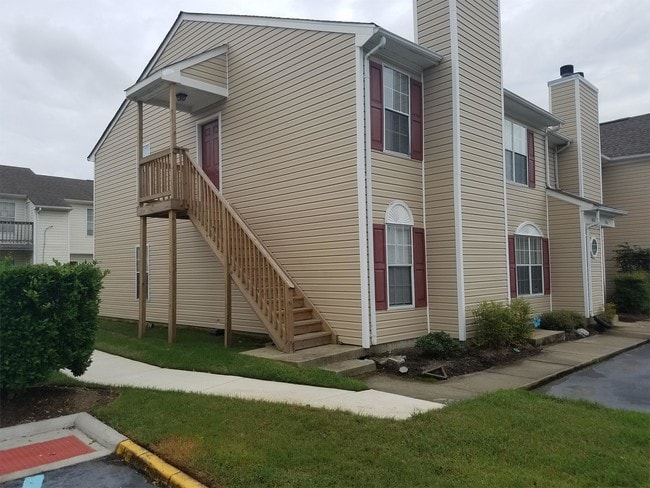 Building Photo - 1424 Deerpond Ln