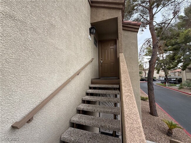 Building Photo - 3145 E Flamingo Rd
