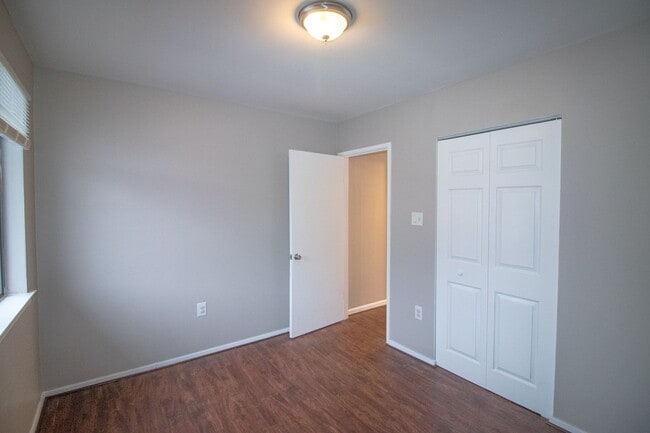 Building Photo - Upgraded & Spacious Condo in the Heart of ...