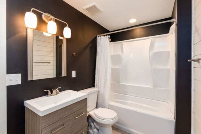 Building Photo - Modern 3-Bed Home with Finished Basement