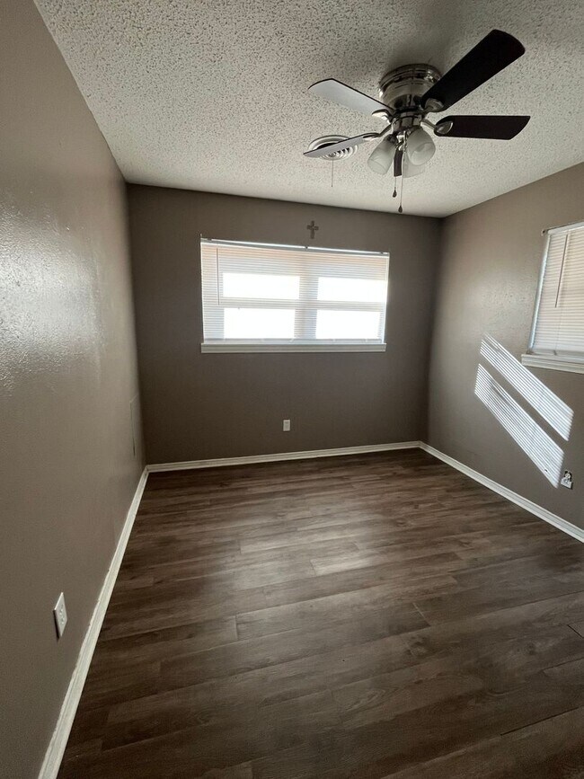 Building Photo - 1622 58th St