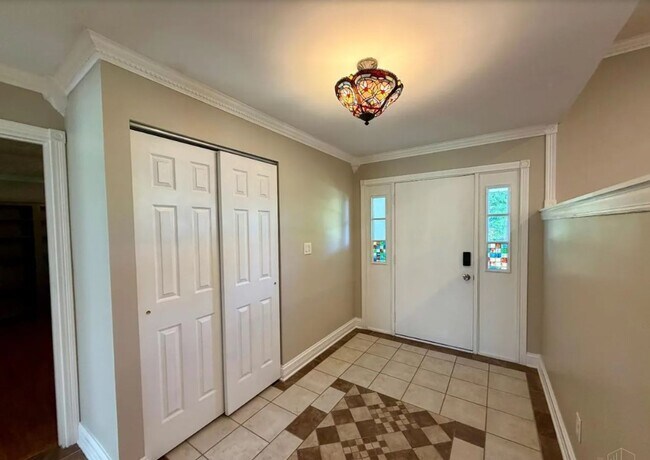 Building Photo - 6862 N Windwood Dr