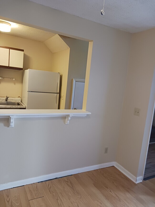 Building Photo - 1346 Bradley Dr