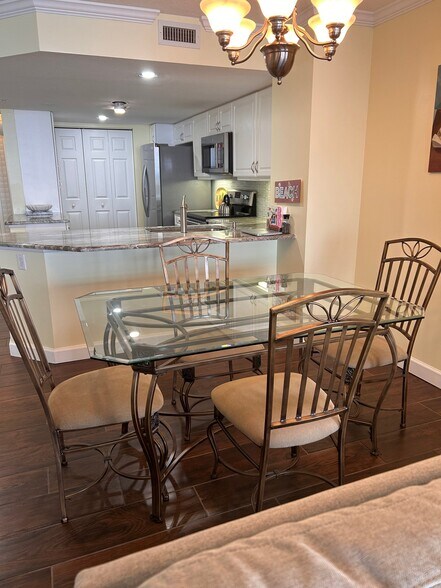 Building Photo - 5051 N Hwy A1A