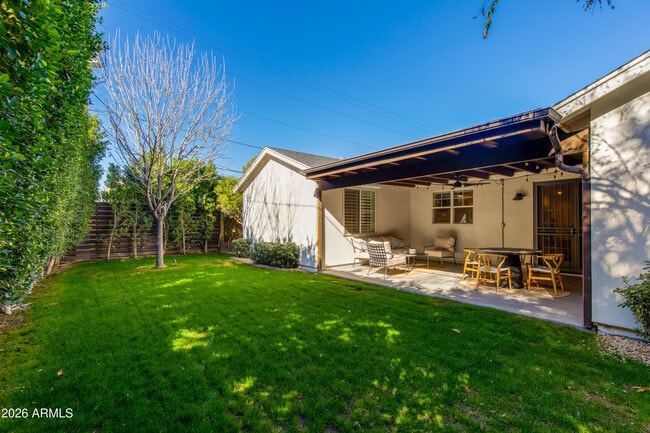 Building Photo - 3247 E Sells Dr