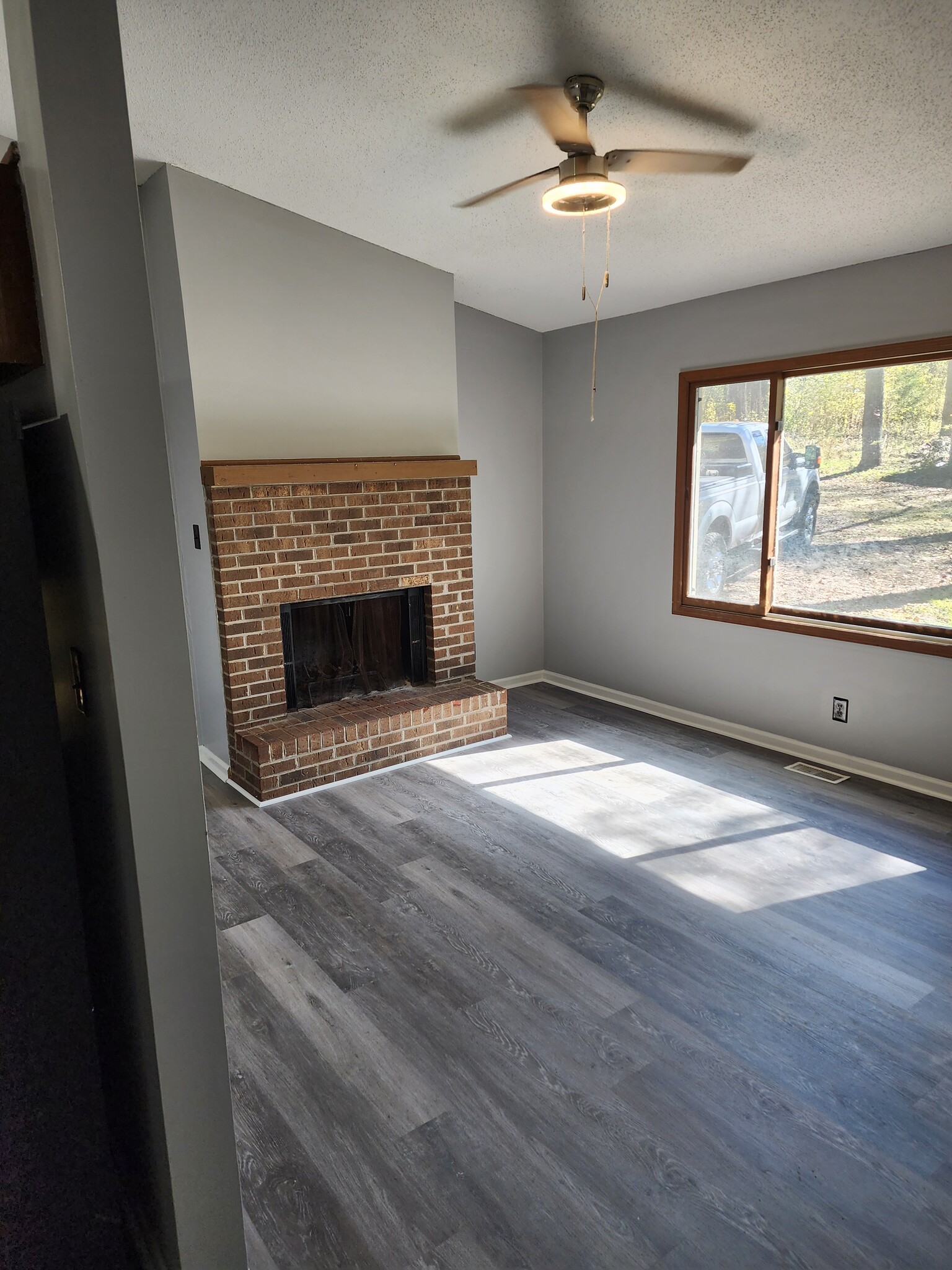 Living room - 3625 E Parkway
