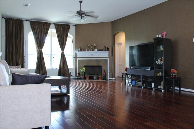Building Photo - 326 Trillium Dr