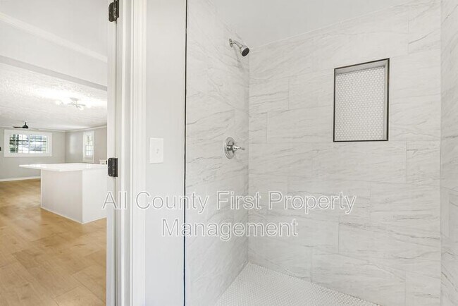 Building Photo - 2845 3rd Ave SW