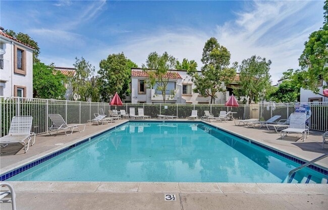 Building Photo - Comfort and Convenience in This Beautiful Mira Mesa Condo