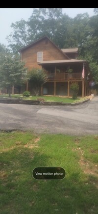 Building Photo - 725 Woodlawn Dr