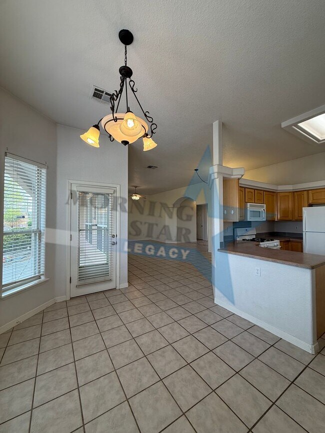 Building Photo - Spacious 3-Bedroom Home Off Roadrunner!