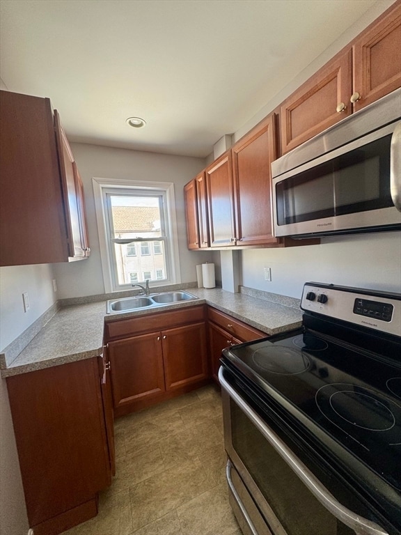 Building Photo - 67 Sycamore St