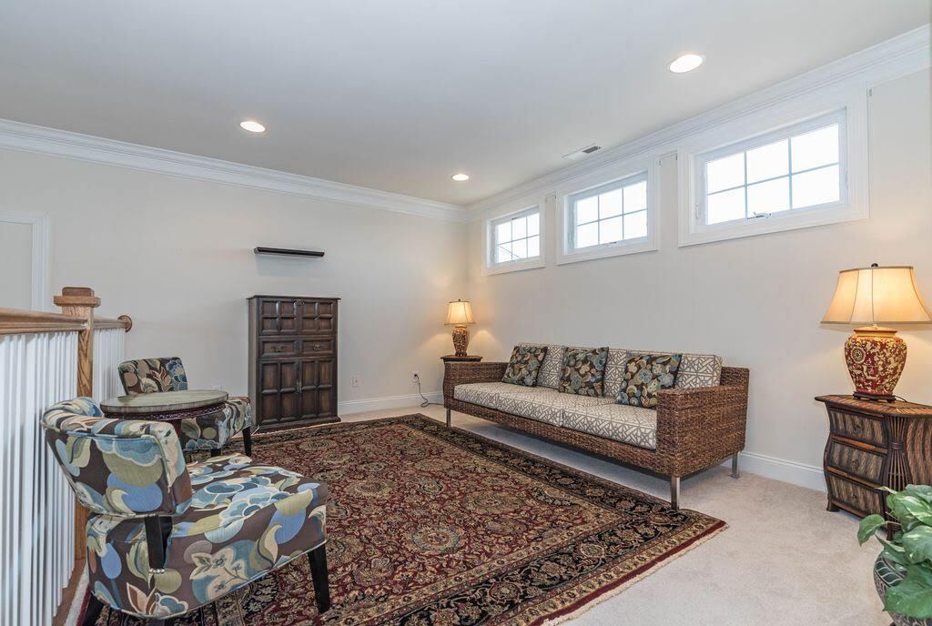 Building Photo - 9 Briar Ridge Dr