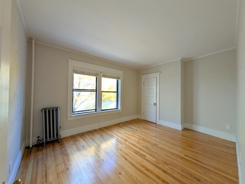 Building Photo - 84 Prescott St