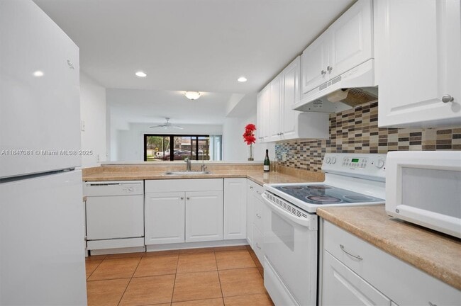 Building Photo - 4270 SW 70th Terrace