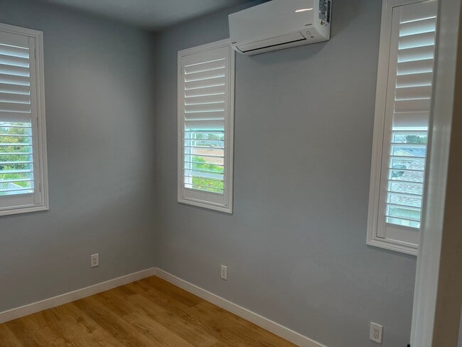 Building Photo - 3 Bedroom/ 3 Bathroom Home in Huntington B...