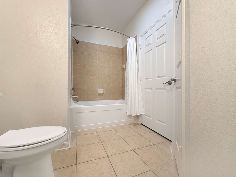 Building Photo - 1740 Bearberry Cir