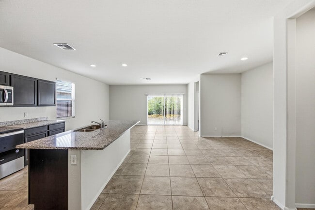 Building Photo - 1033 W Avalon Canyon Dr