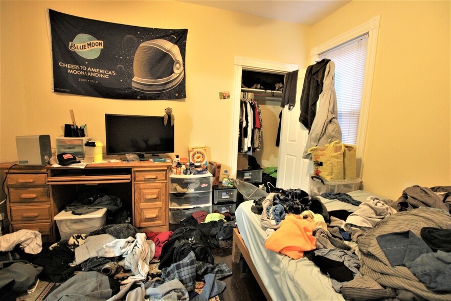 Building Photo - 17 Parker Hill Ave